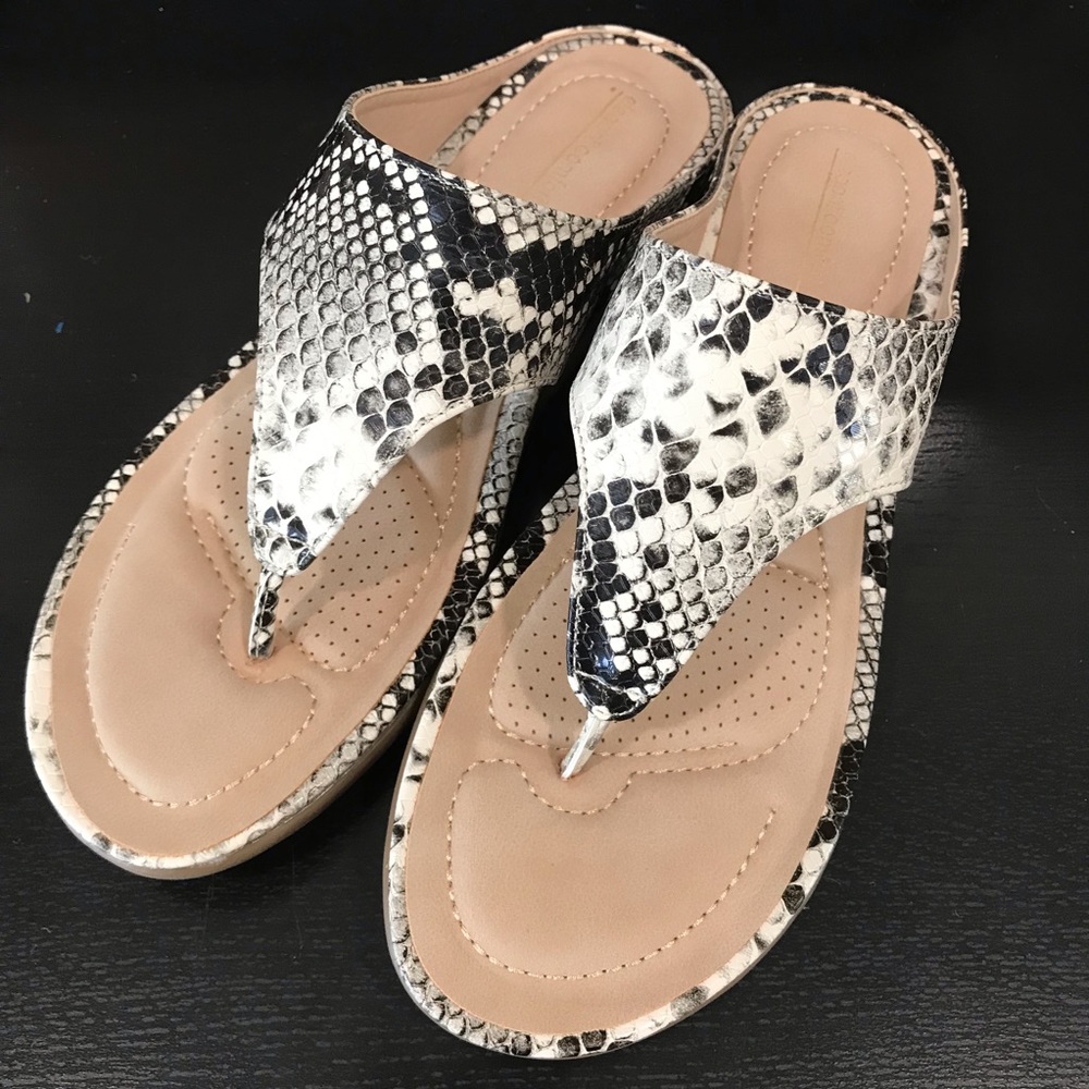 NEW Black & White Sandals Snake Print Flats Size 7